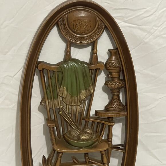 Vintage Burwood Oval Hanging Wall Plaque Plastic Rocking Chair & Cat on Rug MCM - Picture 4 of 7